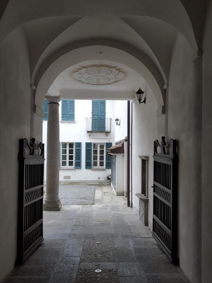 Villa Maghetti - Modernized Flat In Historic Palazzo In The Center Of Luino Exterior photo